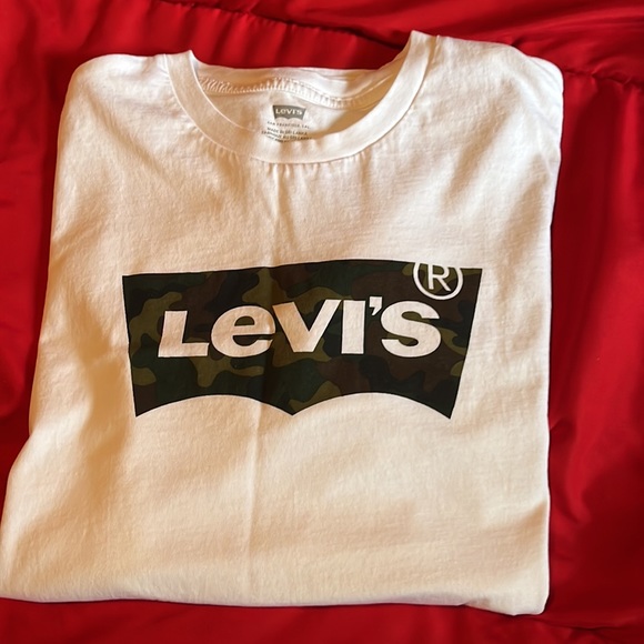 Levi T-Shirts size X-Large one white with camo the other black with red - Picture 4 of 7